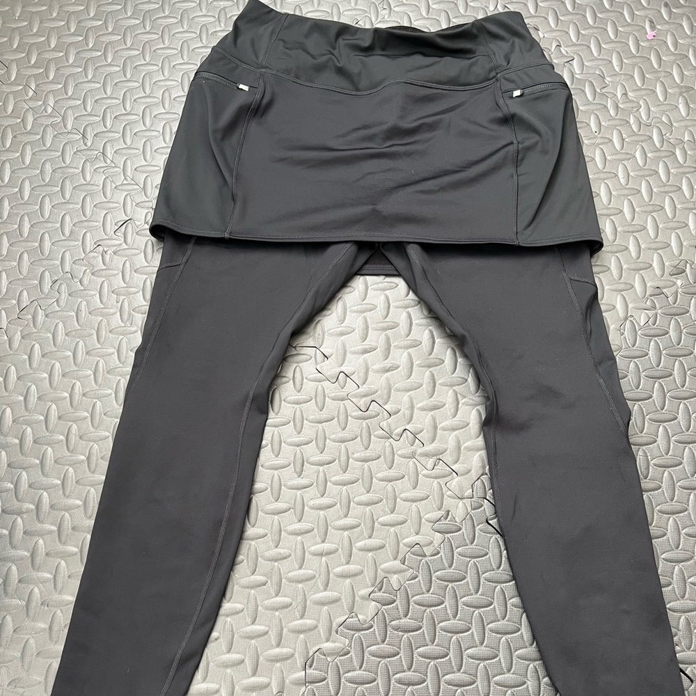 Black Athleta skirt leggings